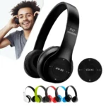 Esta página mostra uma pessoa com um fone de ouvido e ao lado varios modelos de fone de ouvidos em referência ao artigo: Melhores Fones de Ouvido Bluetooth para Academia, Home Office e Gamers: Guia Completo 2025